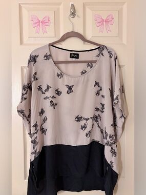 Johnny Was Biya Butterfly Y2K 100% Silk Chiffon High Low Flowy Top Size S EUC